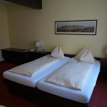 Happ Hotel